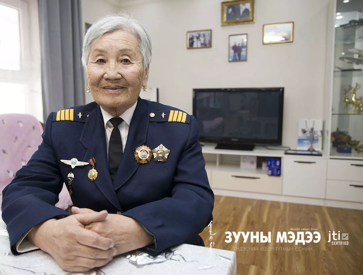 Тэнгэрт дүүлэн ниссэн 27 жил