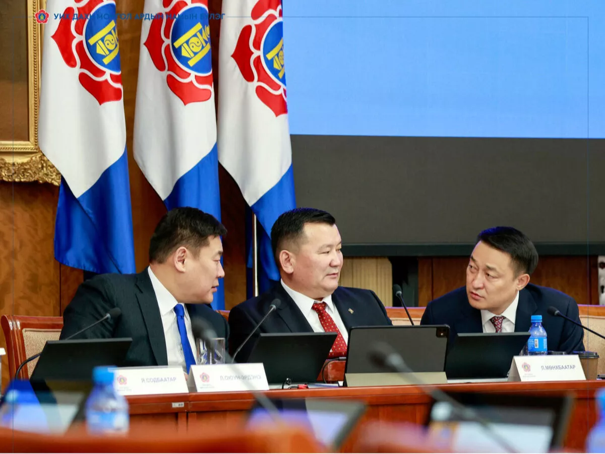 МАН-ын бүлгийн хуралд Ерөнхий сайд Л.Оюун-Эрдэнэ оролцож, хурлыг хаалттай горимд шилжүүллээ