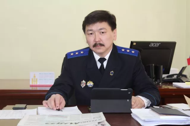 Прокурор асан Э.Амарбат нарыг шүүнэ