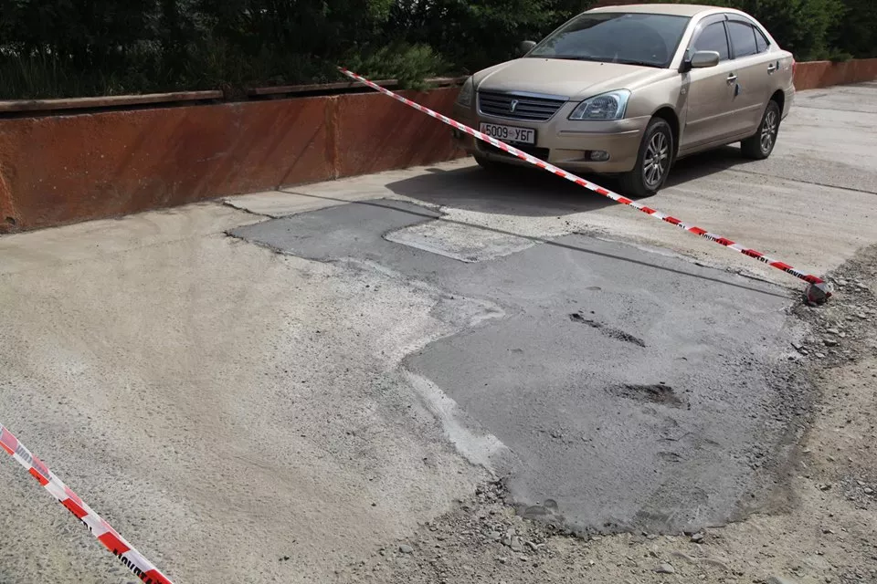 Дүүгийн хэмжээнд нийт 1.976 м.кв талбайн хатуу хучилттай авто замын нөхөөсийг хийнэ