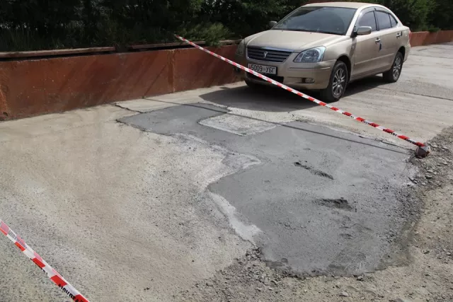 Дүүгийн хэмжээнд нийт 1.976 м.кв талбайн хатуу хучилттай авто замын нөхөөсийг хийнэ