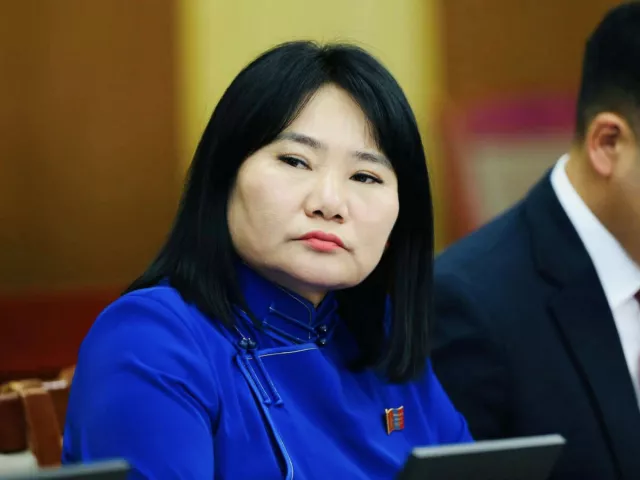 Ц.Мөнхтуяа: Төсвийн үрэлгэн зардлуудаа танаад, данхар бүтцээ эмхэлбэл багш нарын цалинг нэмэх хангалттай мөнгө гарна