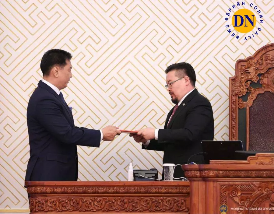 Г.Занданшатар Ерөнхийлөгчид нэр дэвшиж, У.Хүрэлсүх Ерөнхий сайд, намын дарга болох хувилбар МАН-д яригдаж байна