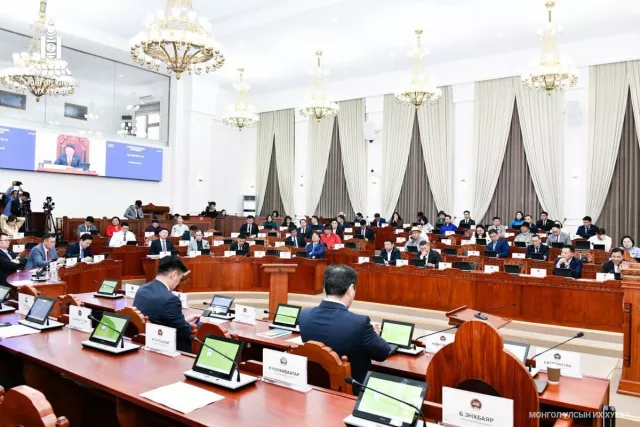 МАН найтааж Монгол ханиажээ, хатгаа болчих вий?!