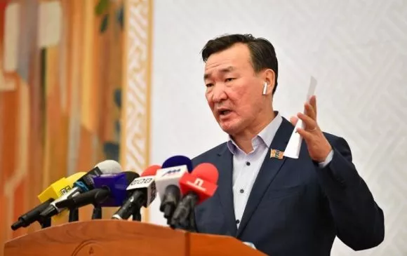 С.Ганбаатар: Монгол дэлхийн хамгийн өгөөмөр дээрэмдүүлдэг ард түмэн болчихоод байна