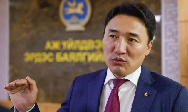 Балга бензин зохицуулчихаж чадахгүй Г.Дамдинням Венесуэл, геополитик ярьж дөвчигнөөд яах вэ дээ?