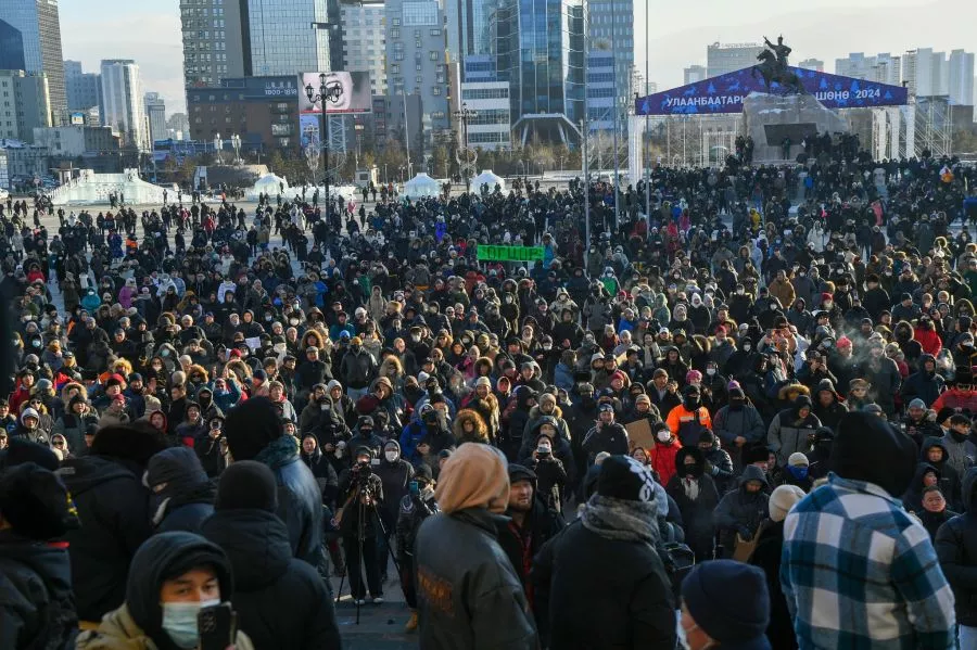 Нийгмийн бухимдал тэсрэх, дэлбэрэх аюултай