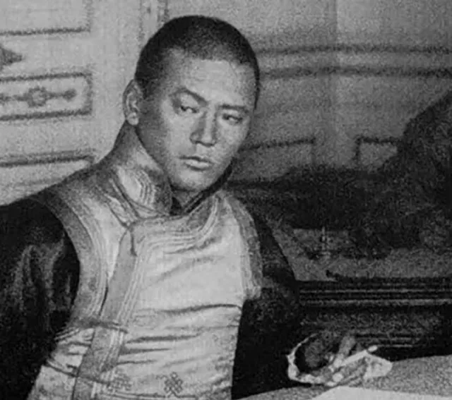 Жанжин Д.Сүхбаатар буриад хүн байсан уу