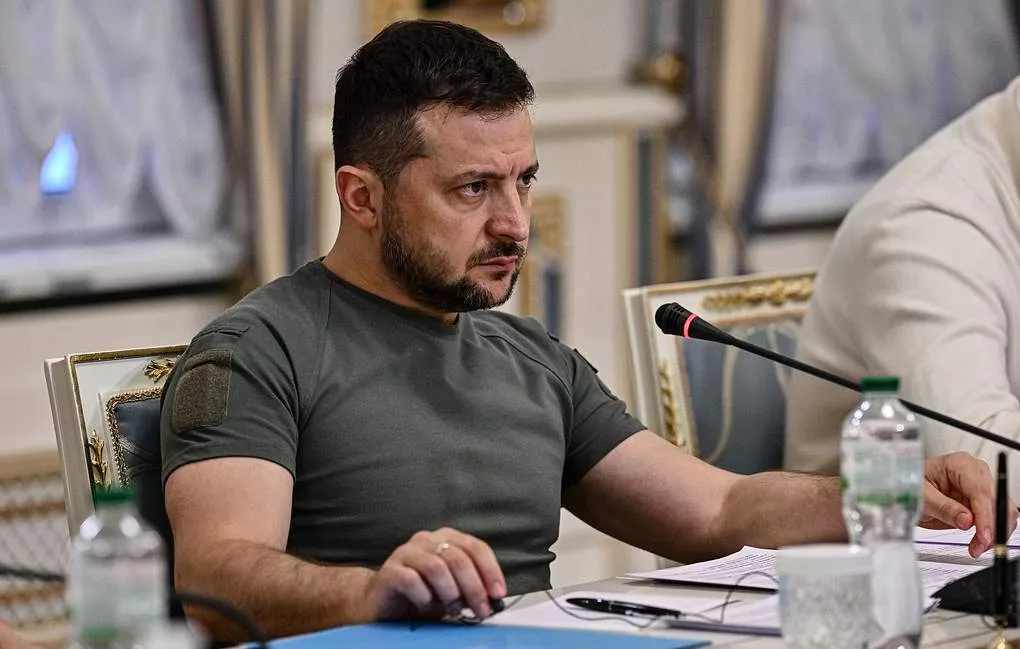 Украин тэссээр, тэмцсээр байна