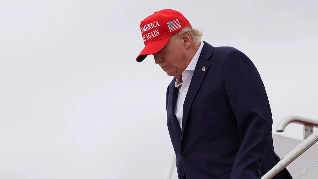 Трамп Ирантай хийх хэлэлцээг зогсоохыг багтаа үүрэг болгожээ