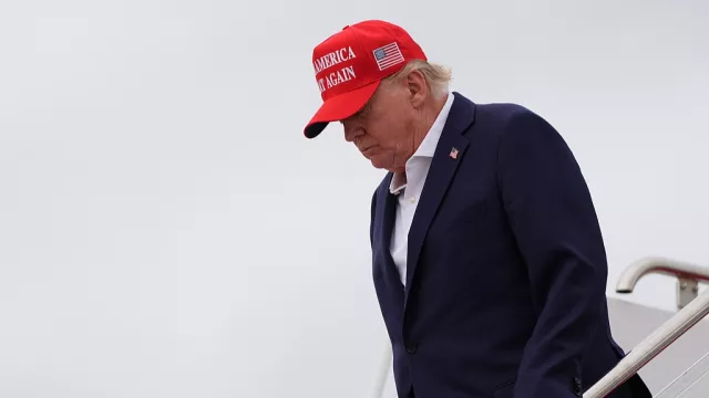 Трамп Ирантай хийх хэлэлцээг зогсоохыг багтаа үүрэг болгожээ