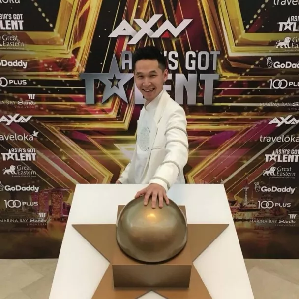 "Asia’s Got Talent 2017" Шижирбат найз бүсгүйдээ тайзан дээр гэрлэх санал тавьлаа