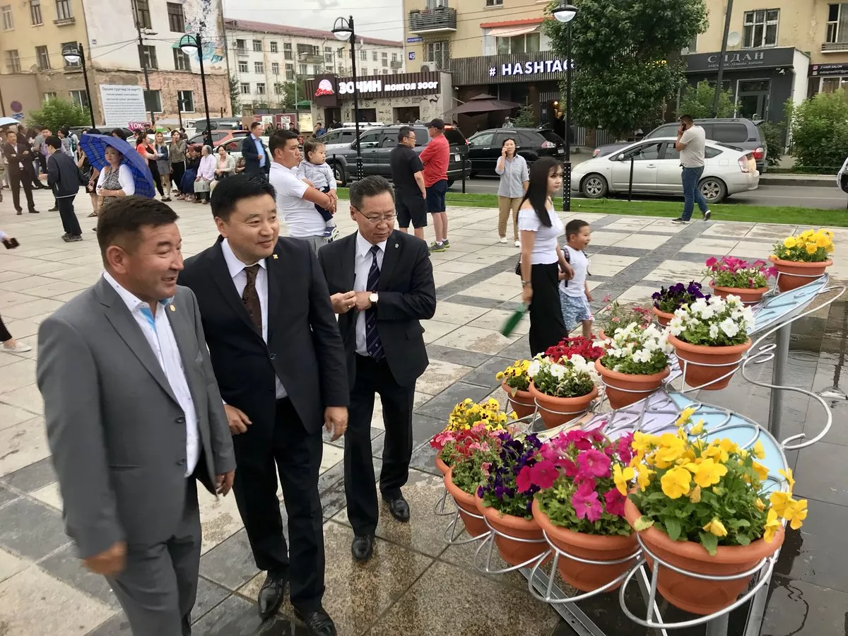 ТҮЦ-тэй “дайтаж” эхэлсэн хотын менежер Т.Гантөмөр найзуудынхаа компанид хоёр тэрбум гаруй төгрөгийн тендер “бэлэглэжээ”    