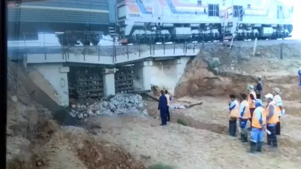 Үерт автсан гүүрийг засч галт тэрэгний хөдөлгөөнийг саадгүй болгожээ