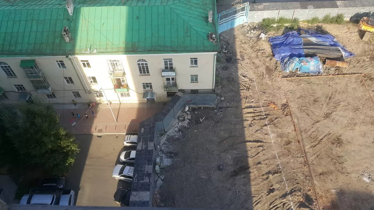 Байр нь нурах аюулд хүрлээ хэмээн Чингэлтэй дүүргийн 4-р хорооны оршин суугчид тусламж хүслээ