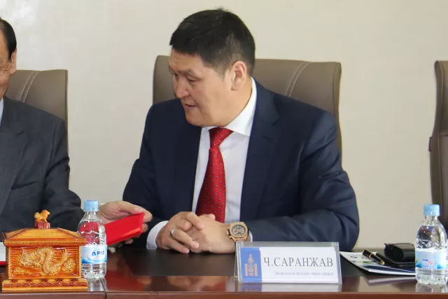 ЭХХТ-ийн захирал Ч.Саранжав сайдыгаа "АР ХУДАРГА"-дав