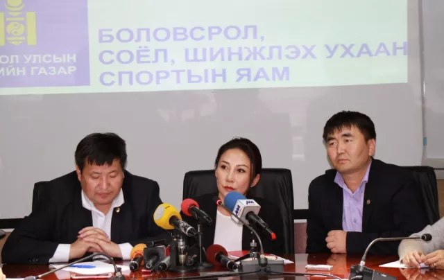 Багш нар ажил хаялтаа ЗОГСООЛОО