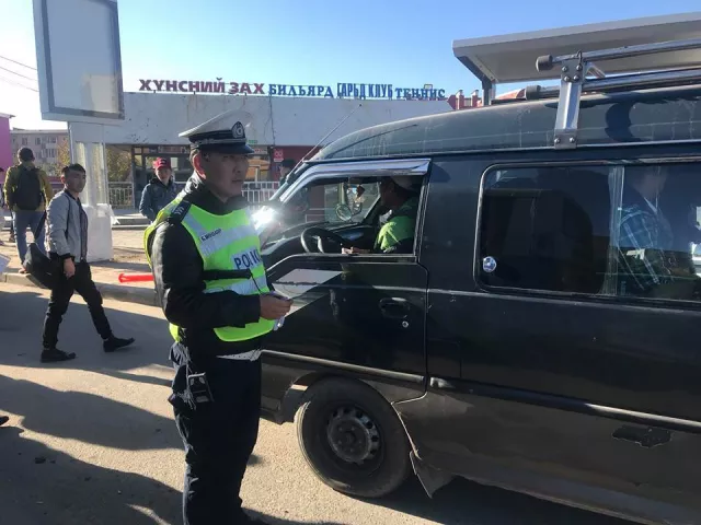   Тээврийн хэрэгслүүдэд шалгалт хийж байна