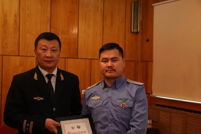 УБТЗ 40 төмөр замчинд 4 сая төгрөгийн дэмжлэг олголоо