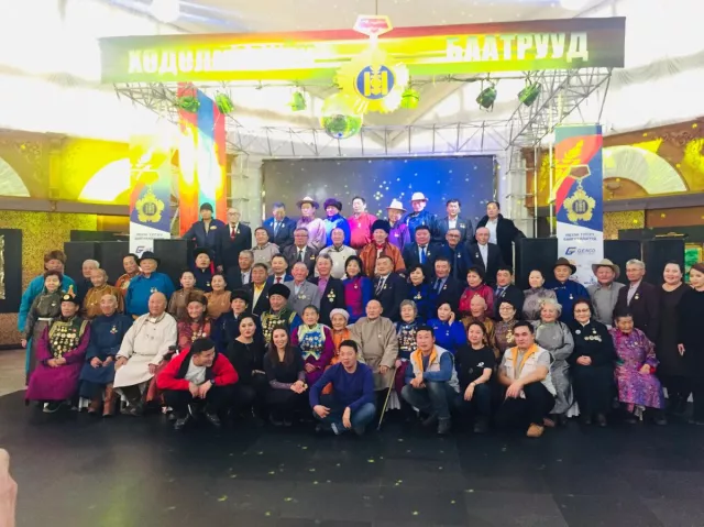 “Талх чихэр” ХК Хөдөлмөрийн баатрууддаа  сар шинийн баярын хүндэтгэл үзүүллээ