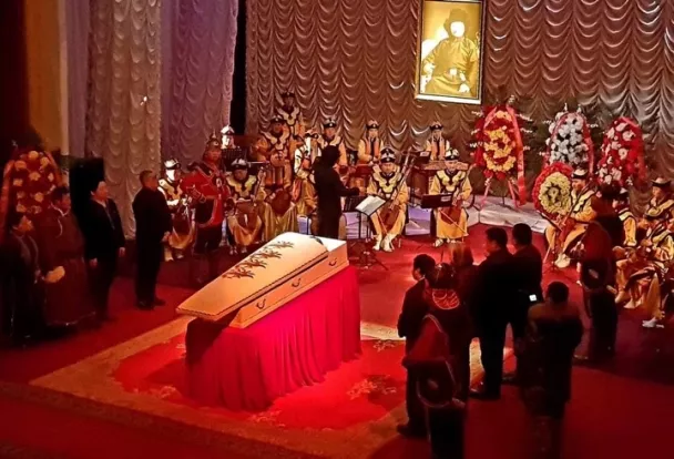 Их найрагчаа сүүлчийн замд нь үдэж байна