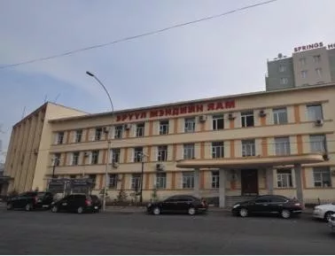 Нийтийн хоолны газрын ажилчдын эрүүл мэнд  ба иргэдийн амь нас