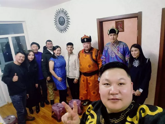Дуучин Э.Энх-Эрдэнэ: Баярцогтод ард түмний хандиваар боссон 2 өрөө байрны түлхүүр гардууллаа
