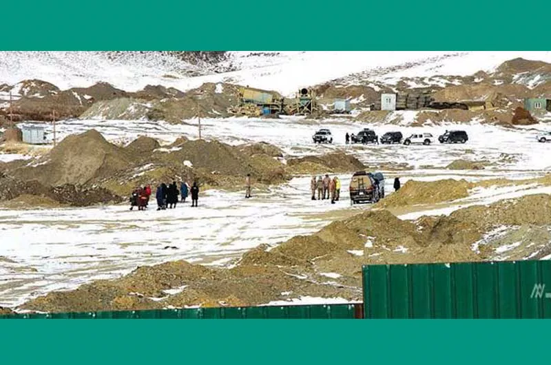 "Эко Алтан Заамар" компанийн уурхайн хөрс нурж 10 машин дарагдан хүний амь хохирчээ