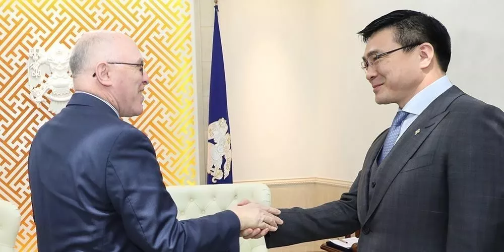 Хотын дарга АНУ-аас Монгол Улсад суугаа Онц бөгөөд бүрэн эрхт Элчин сайд Майкл Клеческийг хүлээн авч уулзав