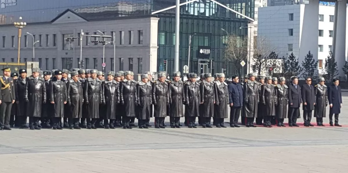 Их жанжин Д.Сүхбаатарын хөшөөнд цэцэг өргөж, хүндэтгэл үзүүллээ