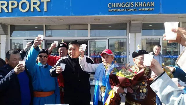 Кёкүшюзан Д.Батбаяр дэлхийн аварга Ц.Раднаад орон сууц бэлэглэнэ