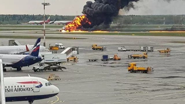 Москва хотод онгоц шатаж 41 хүн амиа алдлаа 