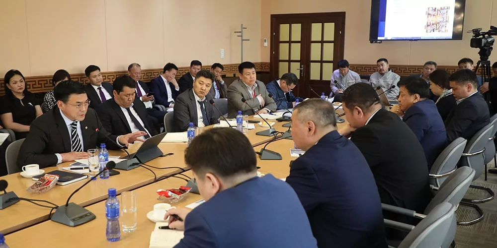 Хотын захирагч, БХБ-ын сайдтай уулзаж, томоохон төсөл хөтөлбөрүүдийг эхлүүлэх талаар санал солилцов