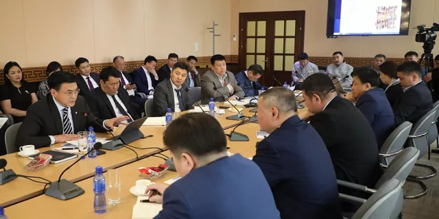 Хотын захирагч, БХБ-ын сайдтай уулзаж, томоохон төсөл хөтөлбөрүүдийг эхлүүлэх талаар санал солилцов