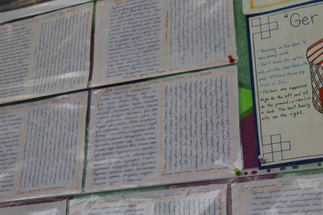Сурагчдад эх хэл, соёлоо дээдлэхийн чухлыг сурталчиллаа