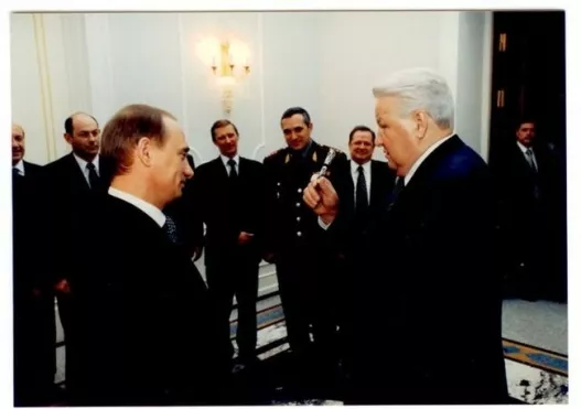 Ельцин Путинд эрх мэдлээ шилжүүлсэн нь... 