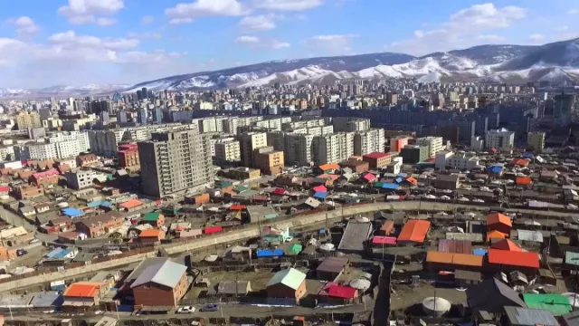Гэр хороололд амьдарч буй төрийн албан хаагчдыг орон сууцжуулна 