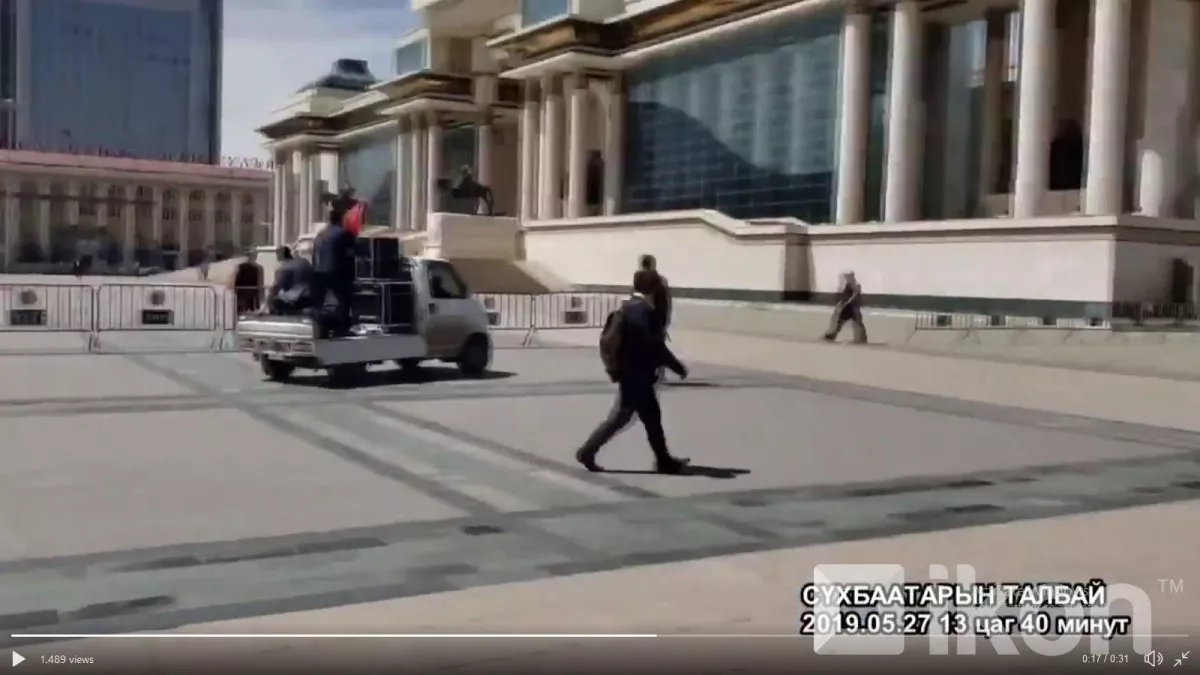 Төв талбай дээр автомашинтай давхисан иргэнд долоо хоног баривчлах шийтгэл оногдуулжээ