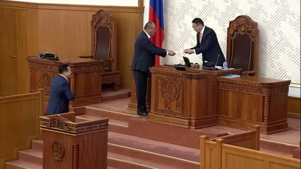 Засгийн газрыг огцруулах бичиг өргөн барилаа