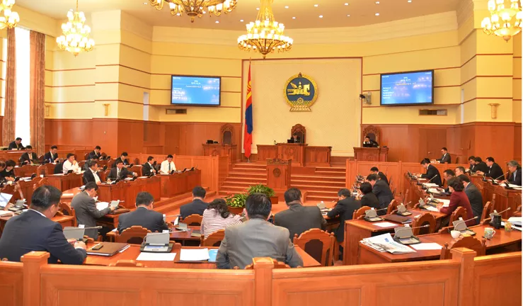 Төрийн ордны дэг журам сайжраагүй байна