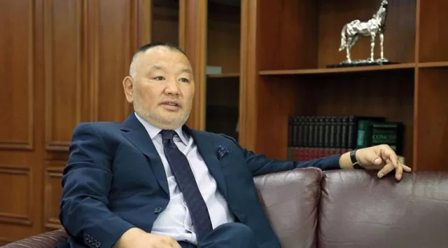 "Сахал" Д.Эрдэнэбилэгээр илэрсэн бизнес ба улс төрийн зааг