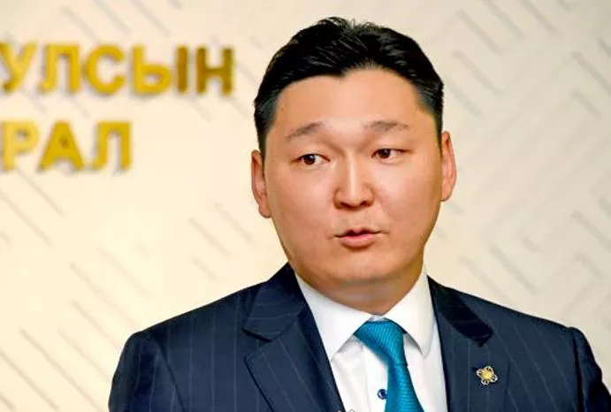 Б.Банзрагч гэгч нь  Г.Тэмүүлэнгийн захиалгаар  Асашёорюү Д.Дагвадорж  руу дайрав уу