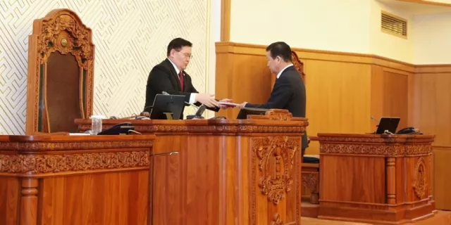 ҮНДСЭН ХУУЛИЙН АРД ОЮУТОЛГОЙГ НУУВ УУ?