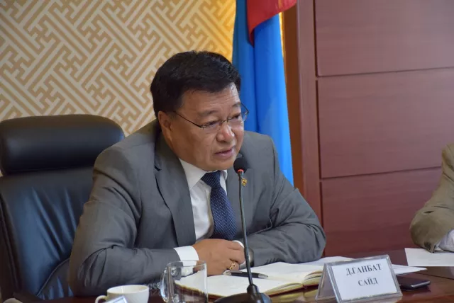 Зам тээврийн  хөгжлийн сайдаар ажиллаж байсан  Д.Ганбатыг  баривчилжээ 