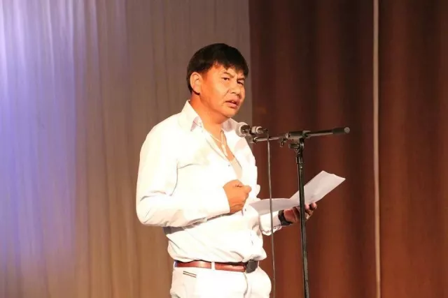 В.Нэргүй: “Болор цом”-д миний шүлгээс муу шүлэг түрүүлчихээр гомдол төрдөг, сайн бол баярладаг