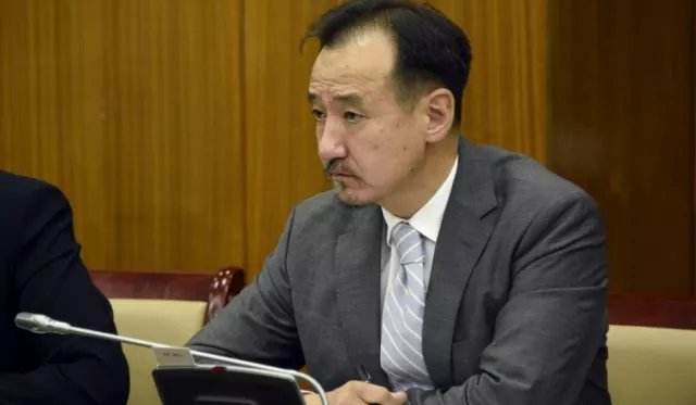 Д.Одбаярыгаа өмөөрсөн Д.Цогтбаатар сайдын суудал ганхаж эхэлжээ