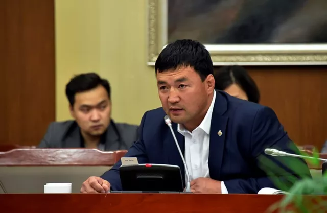 А.Сүхбат: Төслийн зуухыг би ч хэрэглэдэг, утаа багатай, дулаанаа сайн барьдаг
