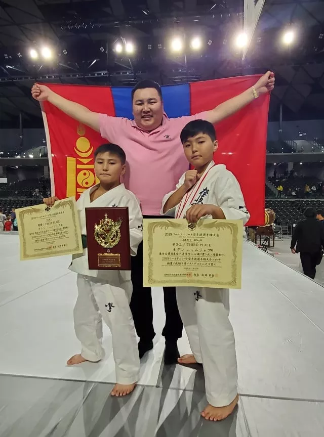 “World Elite  Karate Championships” тэмцээнд каратечин багачууд бахдам амжилт гаргав