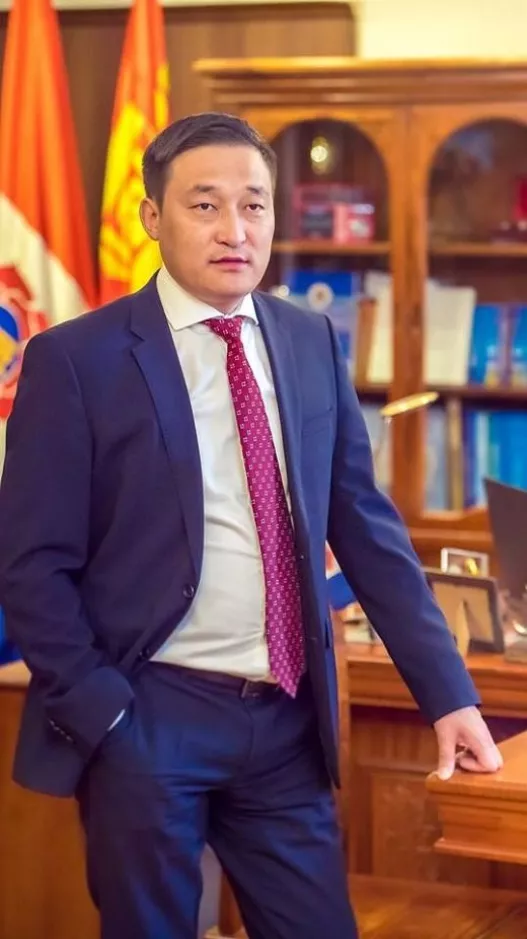    Д.Амарбаясгалан иргэдэд даага бэлэглэсэн хэргээр шалгагдах уу   
