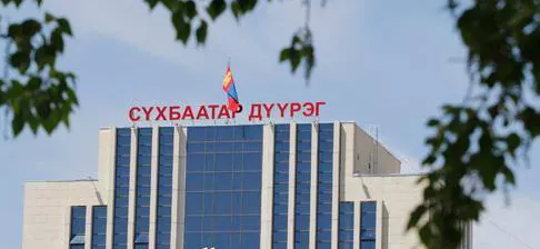 Сүхбаатар дүүргийн ЗДТГ-ын дарга Р.Энхболд  халсан ажилтандаа  НАЙМАН САЯ төгрөг өгөхөөр боллоо